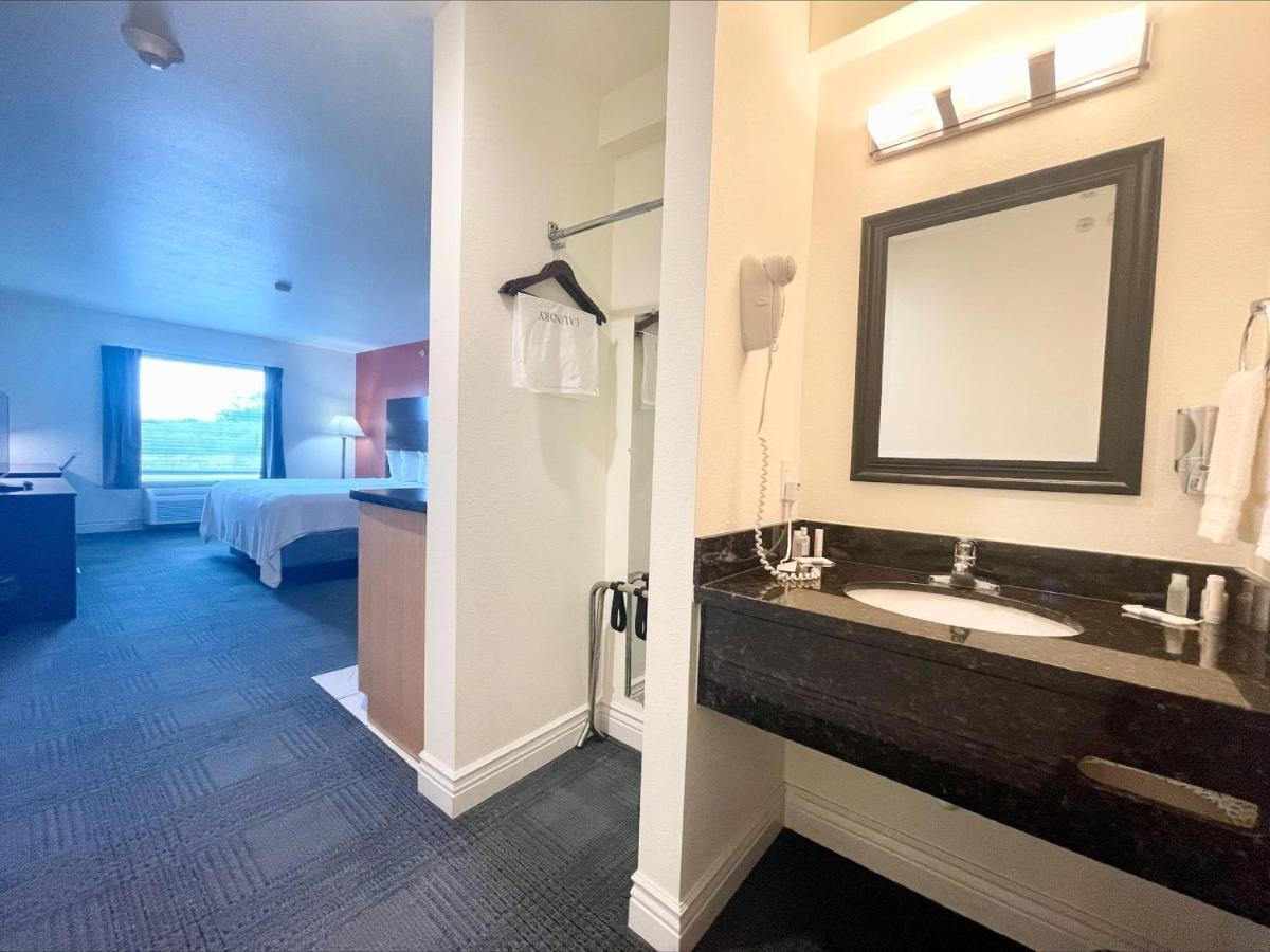 Fairbridge Inn & Suites Cuero Luaran gambar